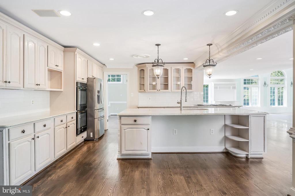10520 HUNTING CREST LANE