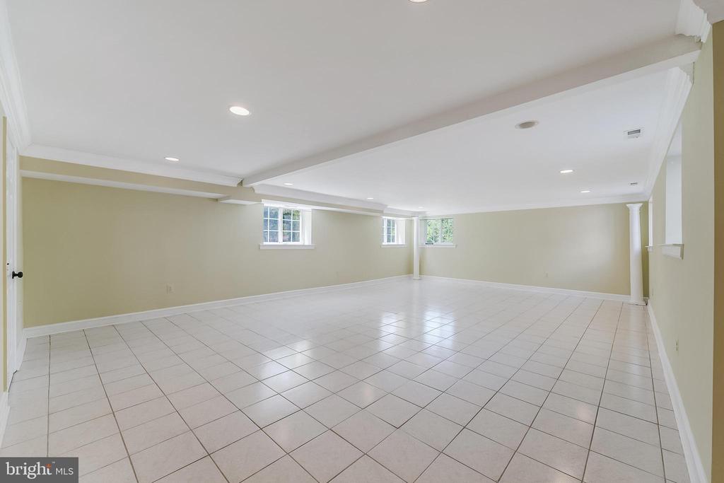 10520 HUNTING CREST LANE