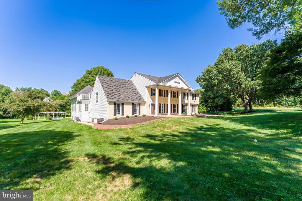 10520 HUNTING CREST LANE