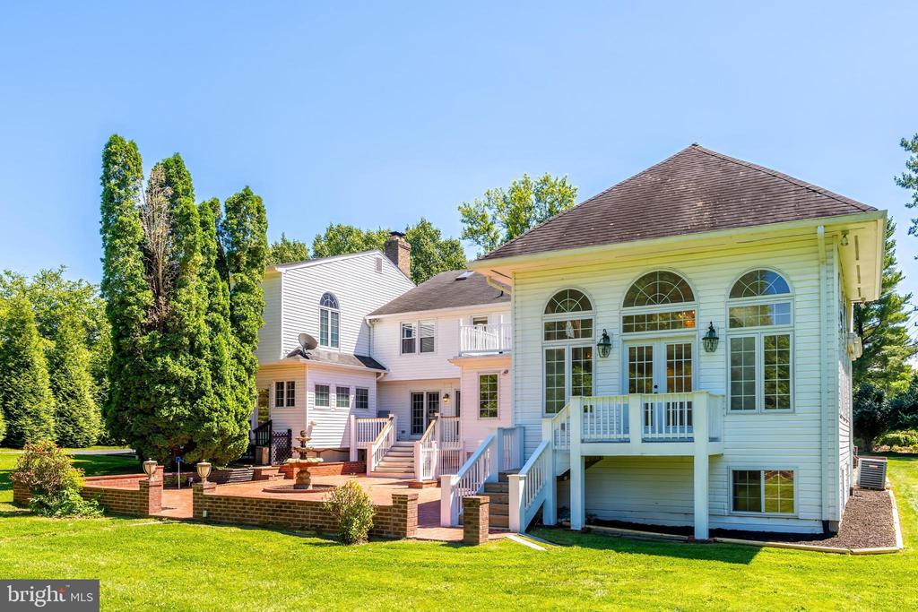 10520 HUNTING CREST LANE