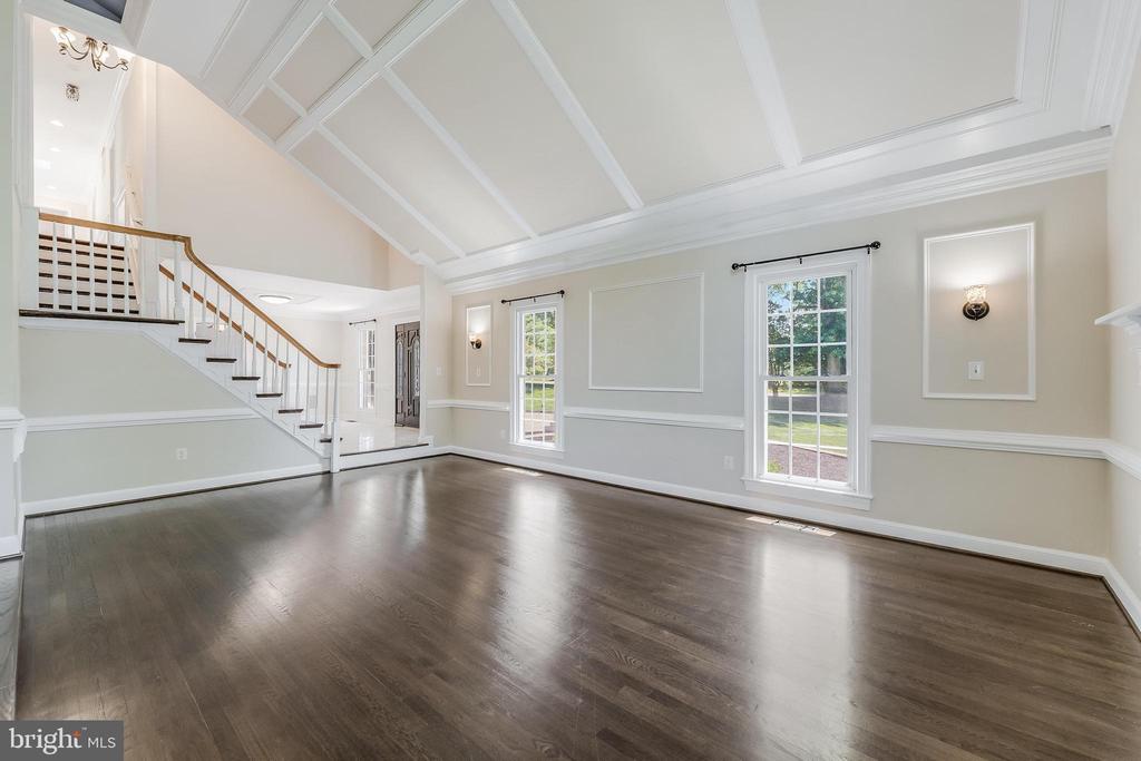 10520 HUNTING CREST LANE