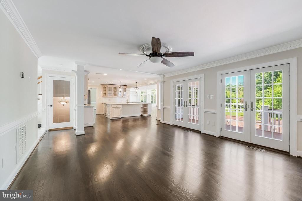 10520 HUNTING CREST LANE