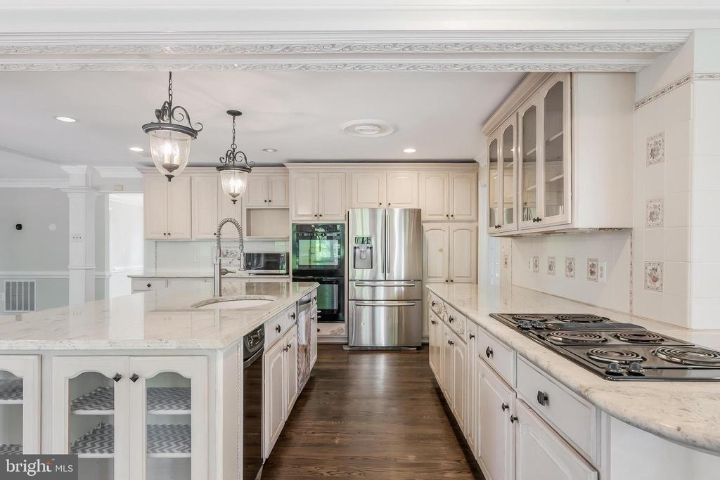 10520 HUNTING CREST LANE