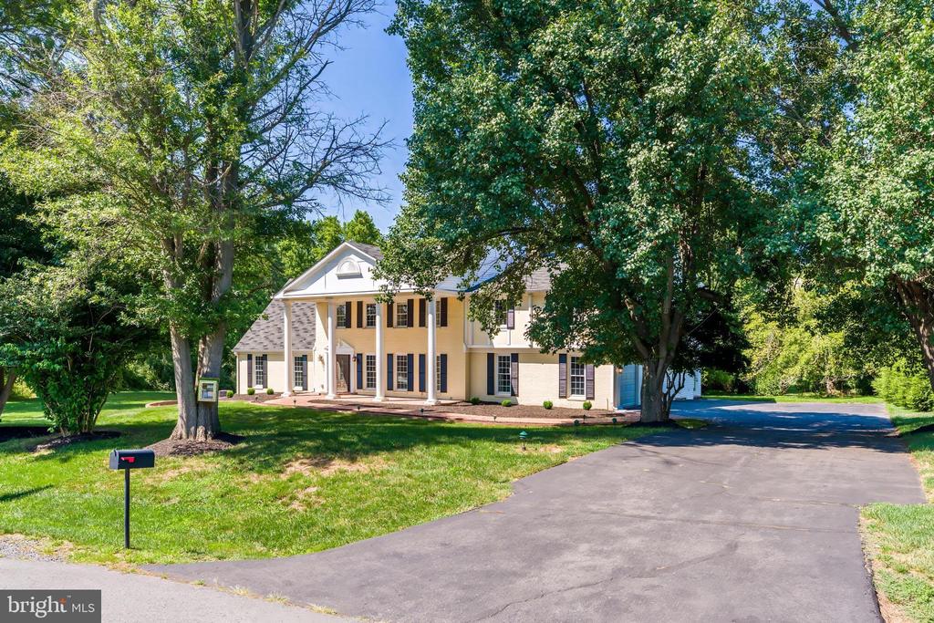 10520 HUNTING CREST LANE