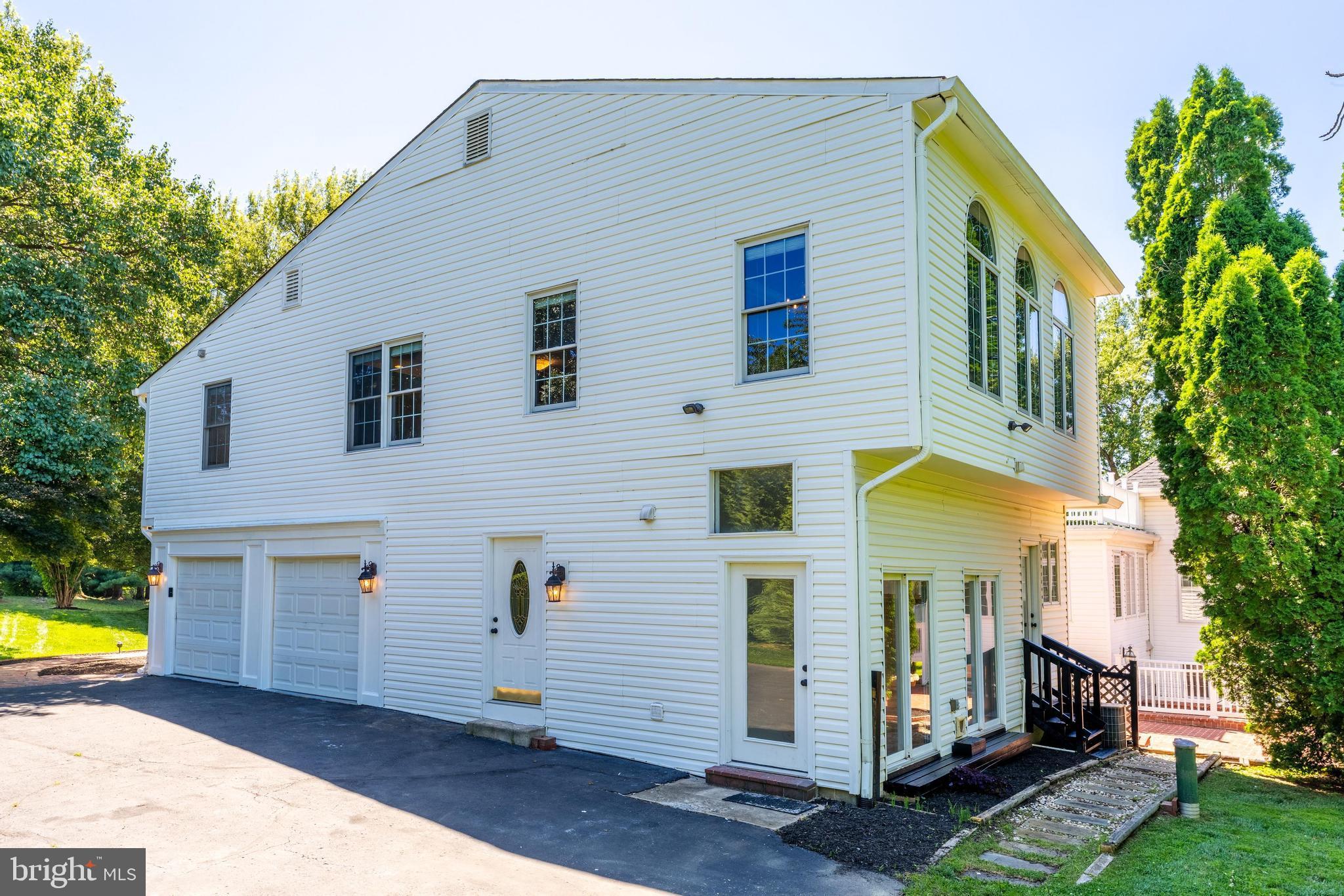 10520 HUNTING CREST LANE