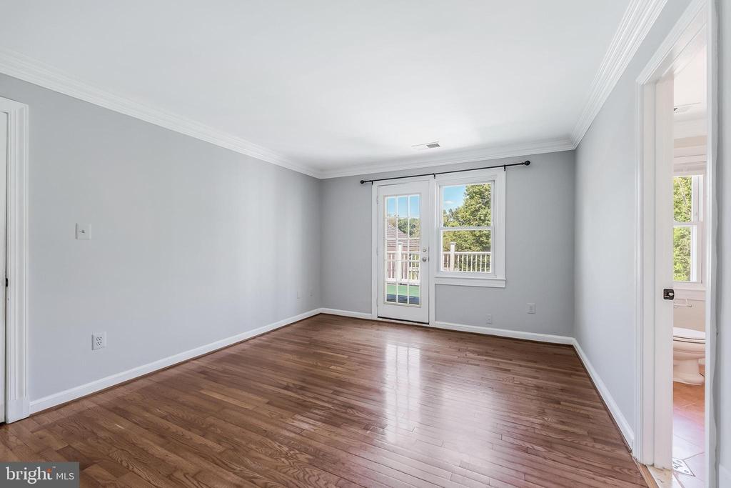 10520 HUNTING CREST LANE