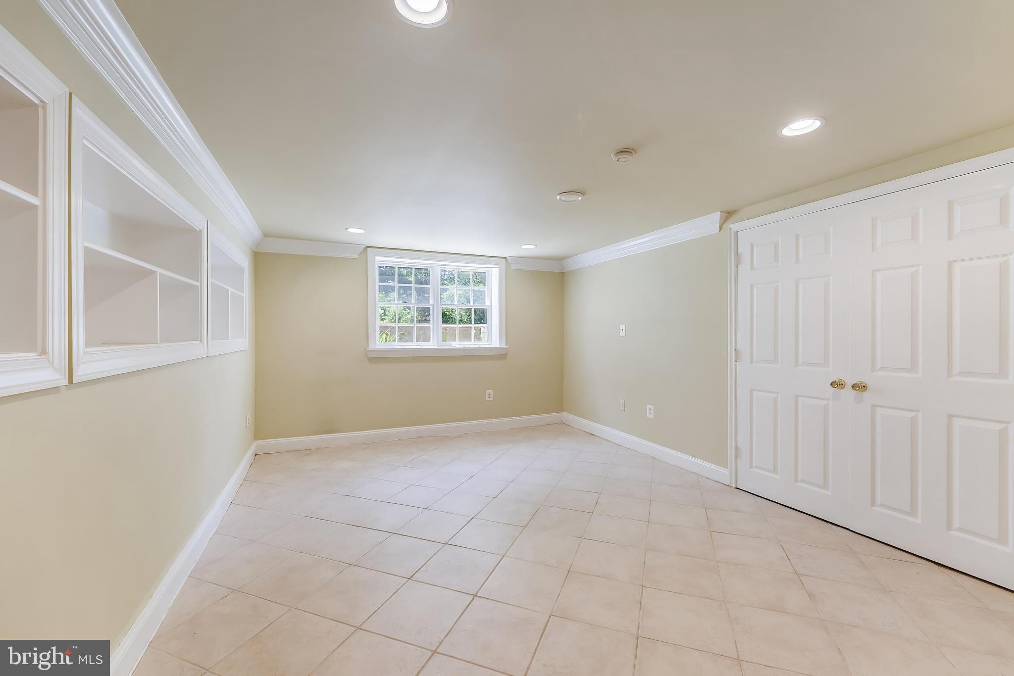 10520 HUNTING CREST LANE