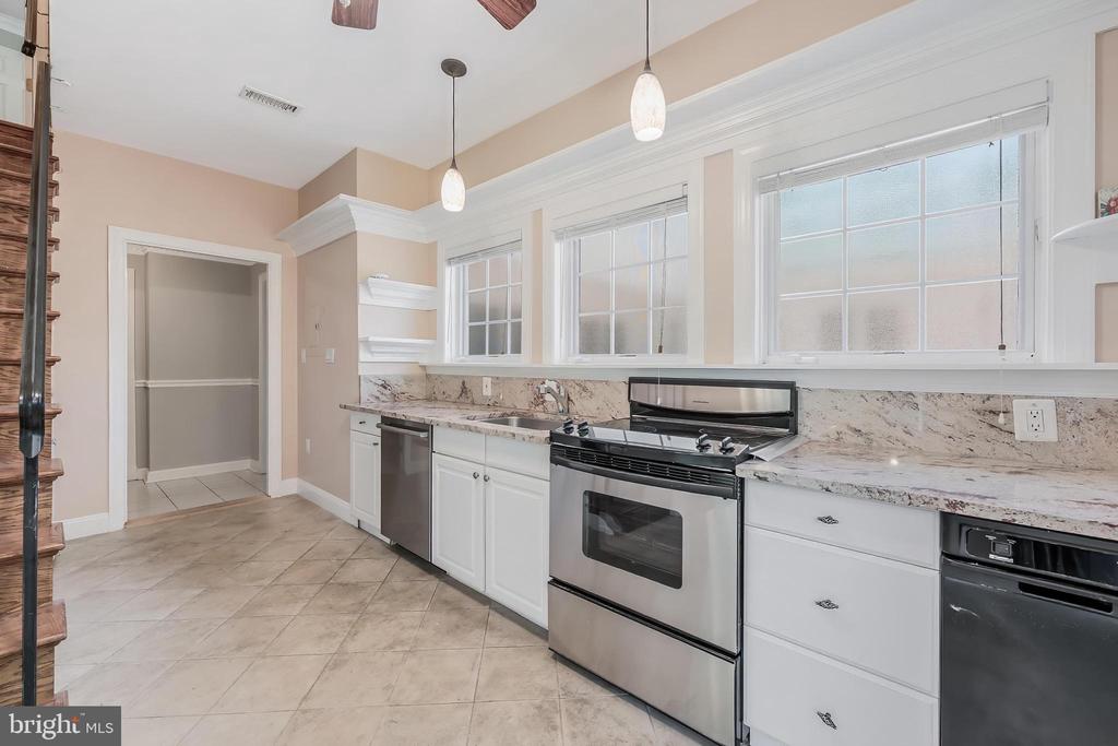 10520 HUNTING CREST LANE