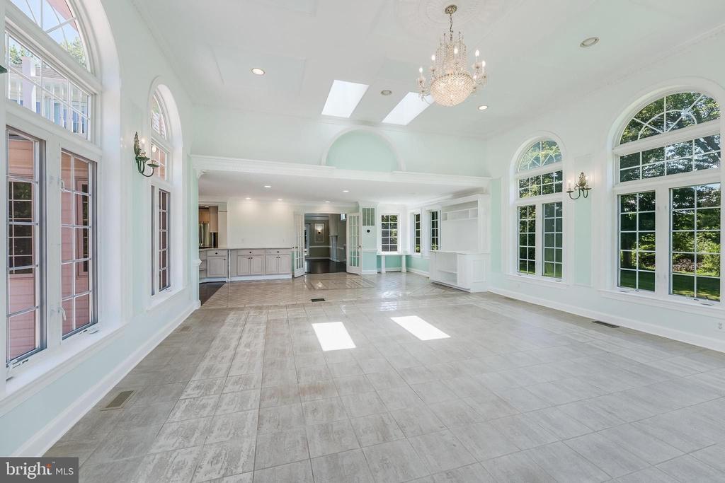 10520 HUNTING CREST LANE