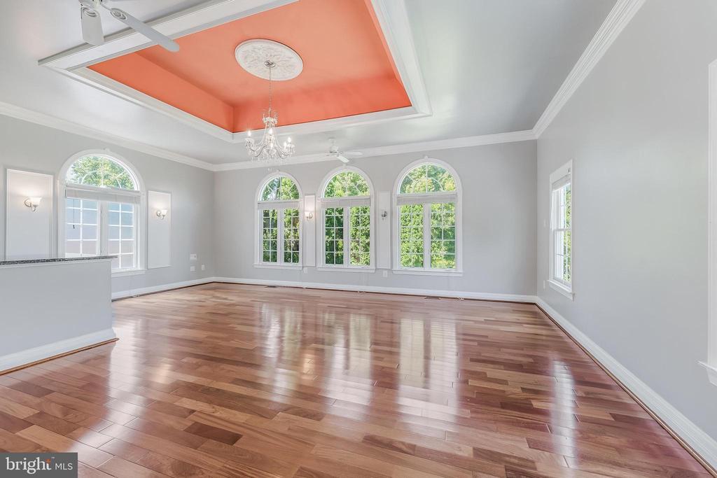 10520 HUNTING CREST LANE