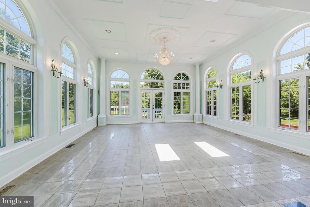 10520 HUNTING CREST LANE