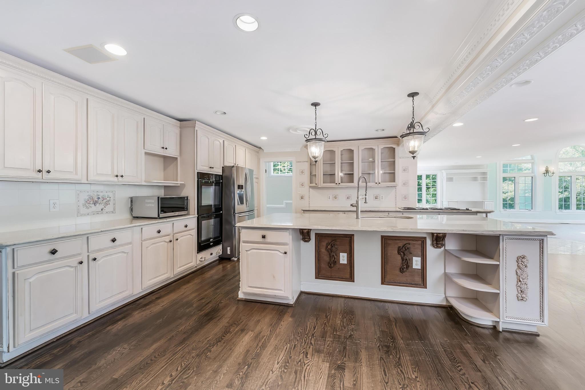 10520 HUNTING CREST LANE