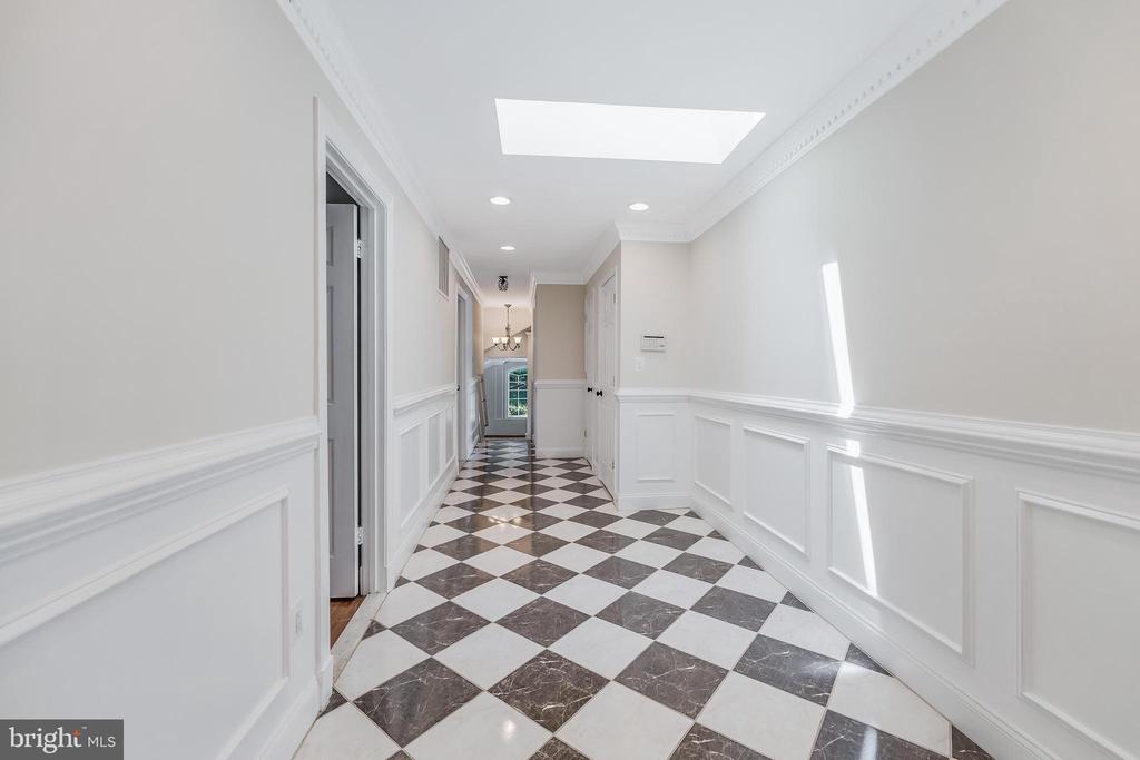 10520 HUNTING CREST LANE