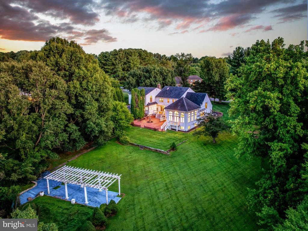 10520 HUNTING CREST LANE