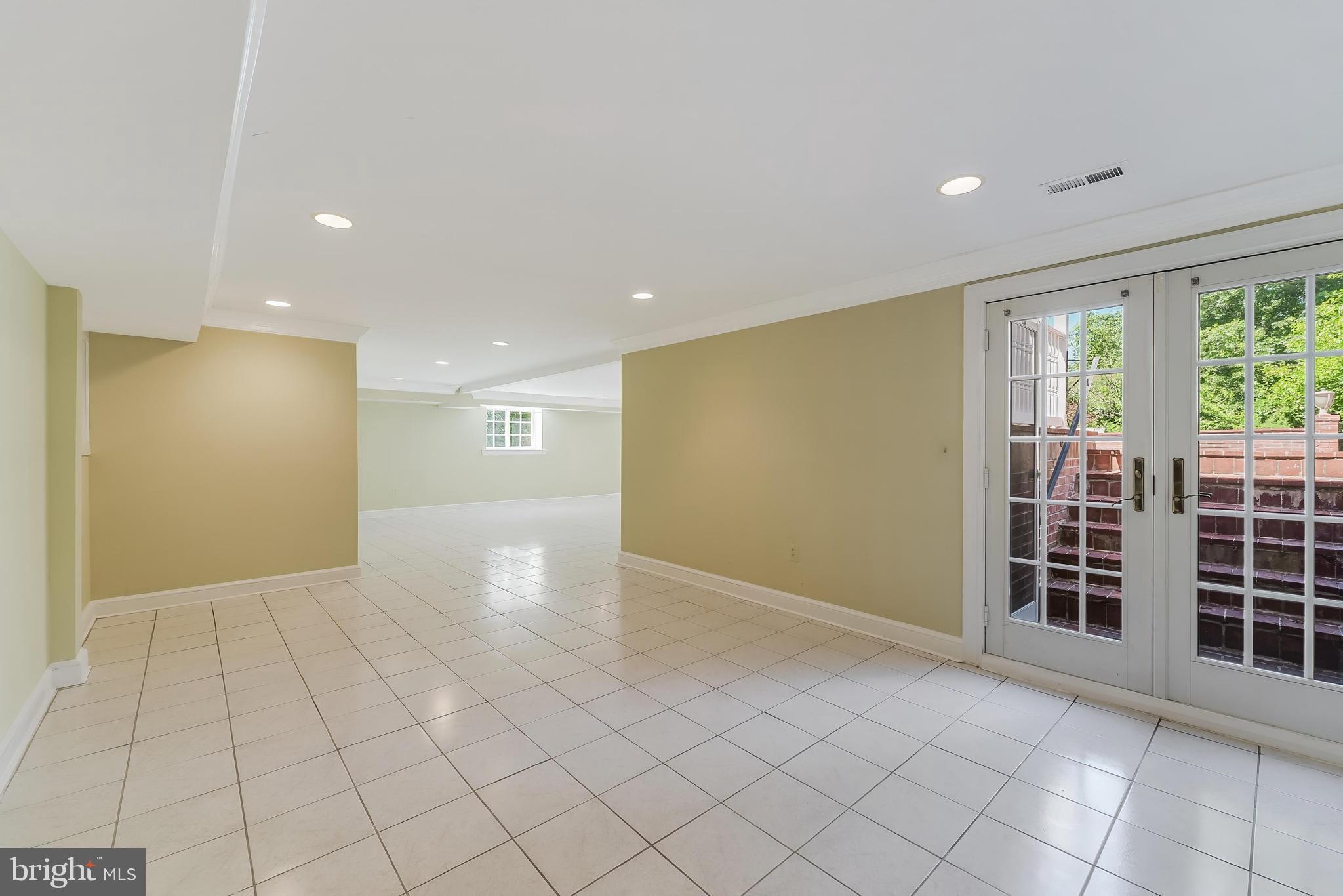 10520 HUNTING CREST LANE