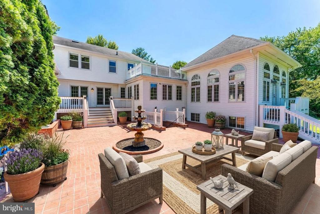 10520 HUNTING CREST LANE