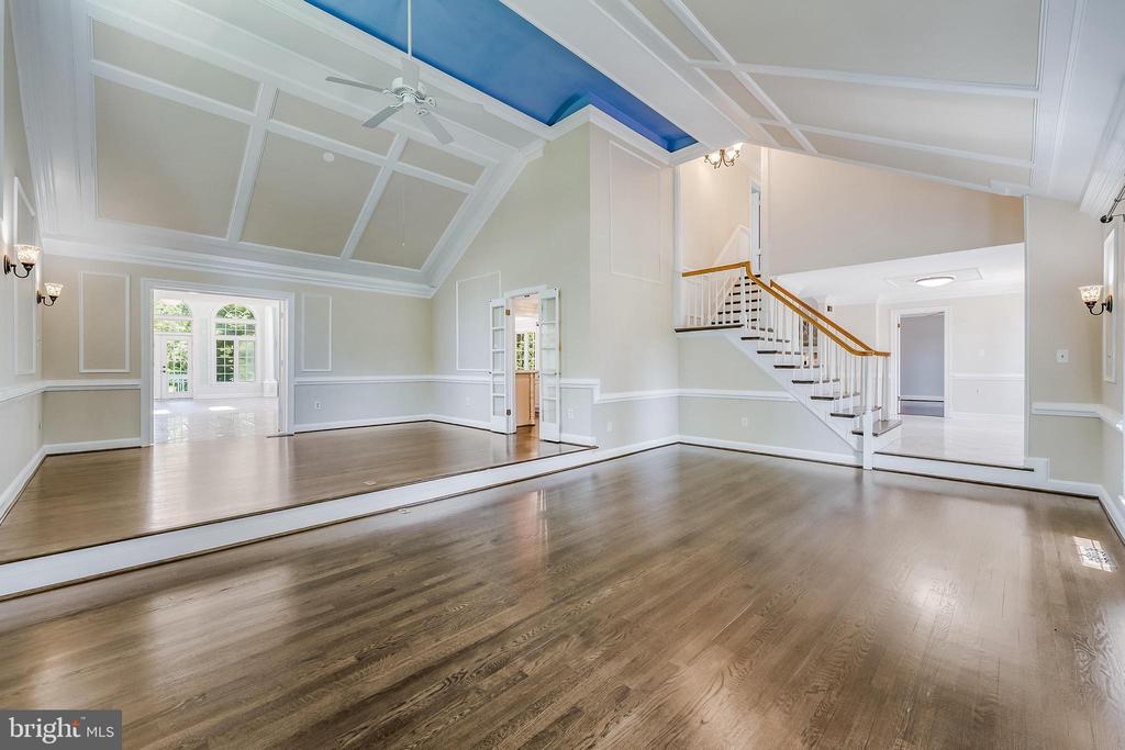 10520 HUNTING CREST LANE