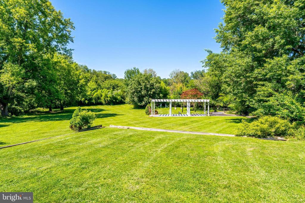 10520 HUNTING CREST LANE
