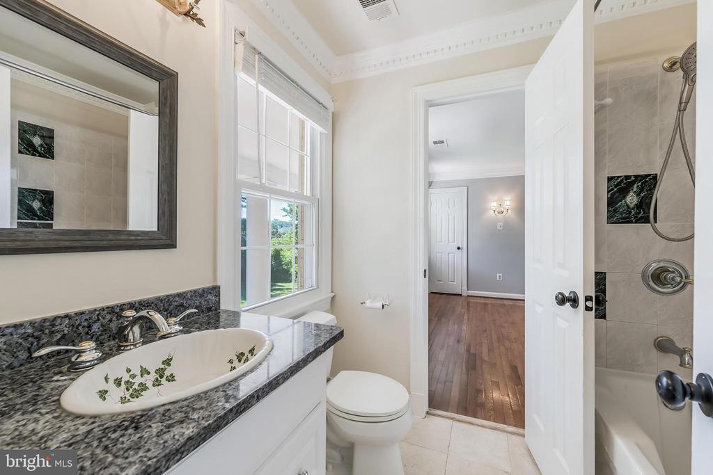 10520 HUNTING CREST LANE