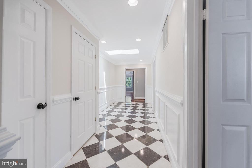 10520 HUNTING CREST LANE