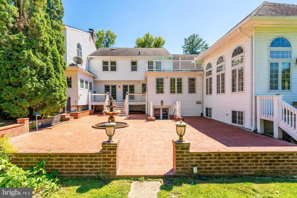 10520 HUNTING CREST LANE