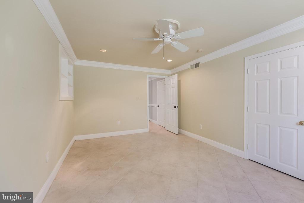 10520 HUNTING CREST LANE