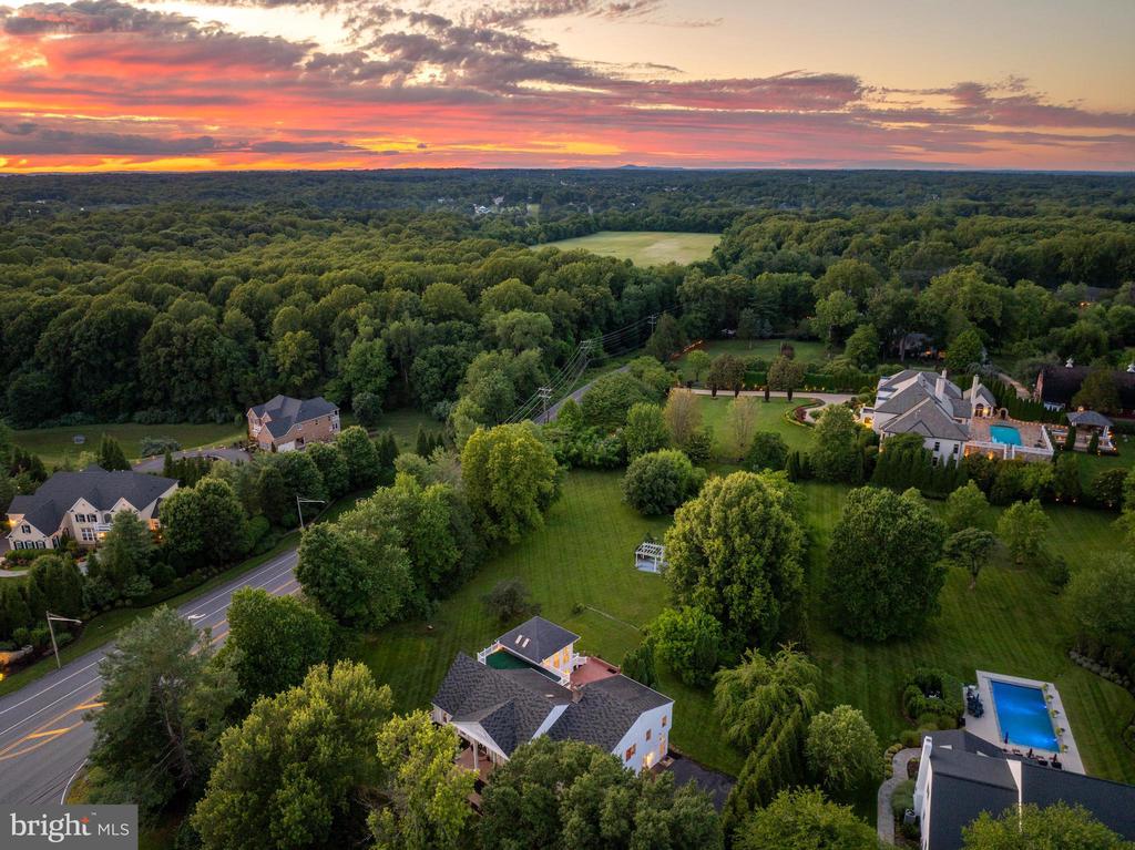 10520 HUNTING CREST LANE