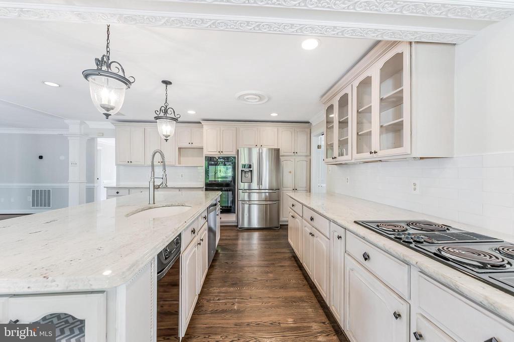 10520 HUNTING CREST LANE