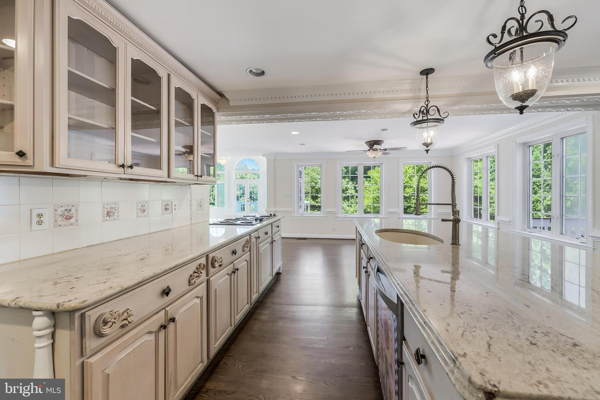 10520 HUNTING CREST LANE