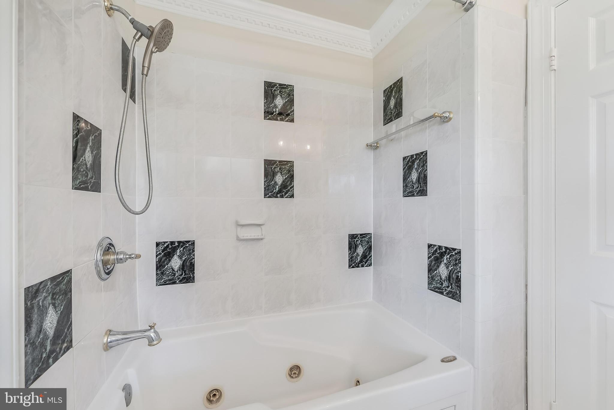 10520 HUNTING CREST LANE