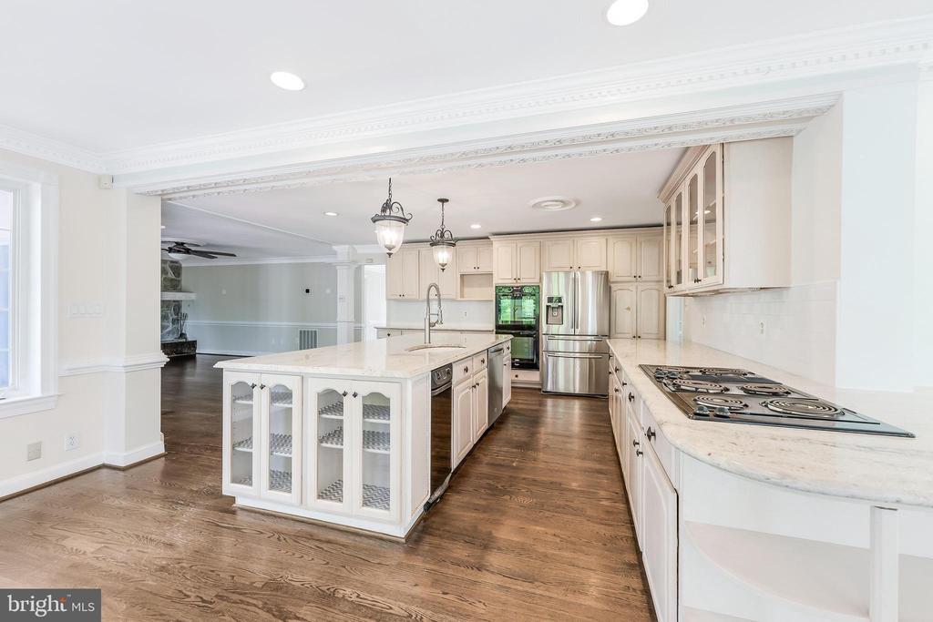 10520 HUNTING CREST LANE