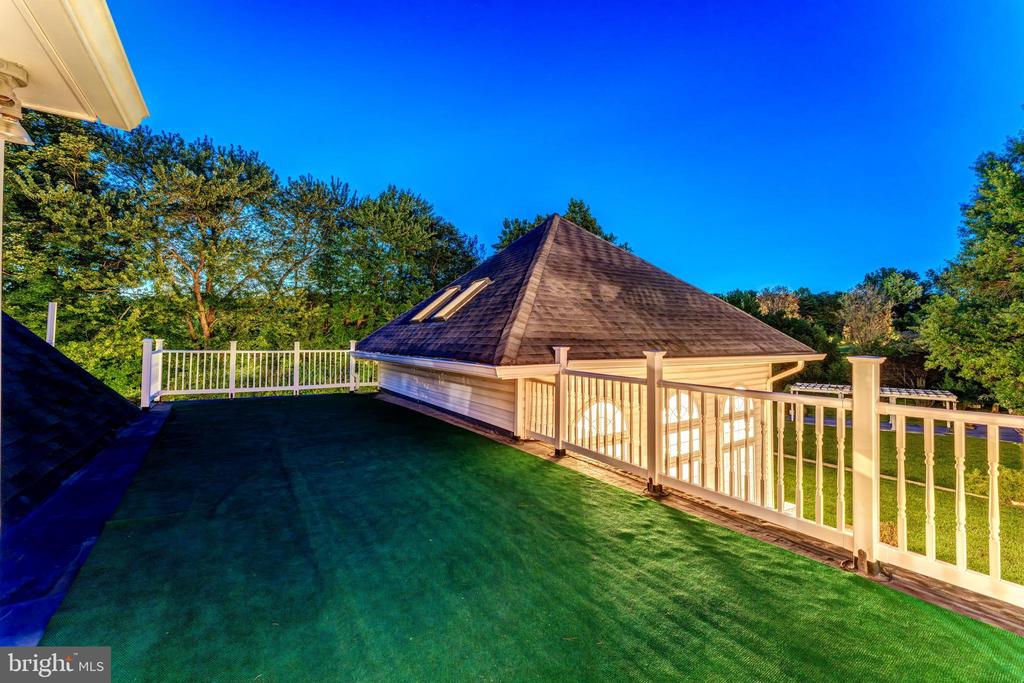 10520 HUNTING CREST LANE