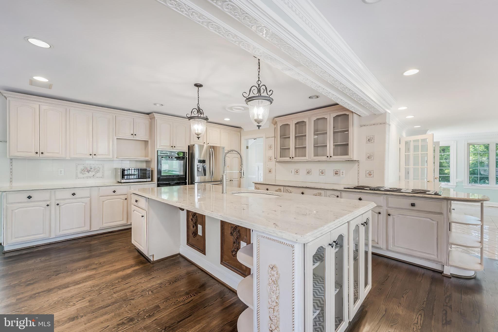 10520 HUNTING CREST LANE