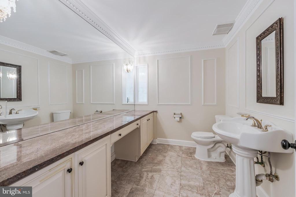10520 HUNTING CREST LANE