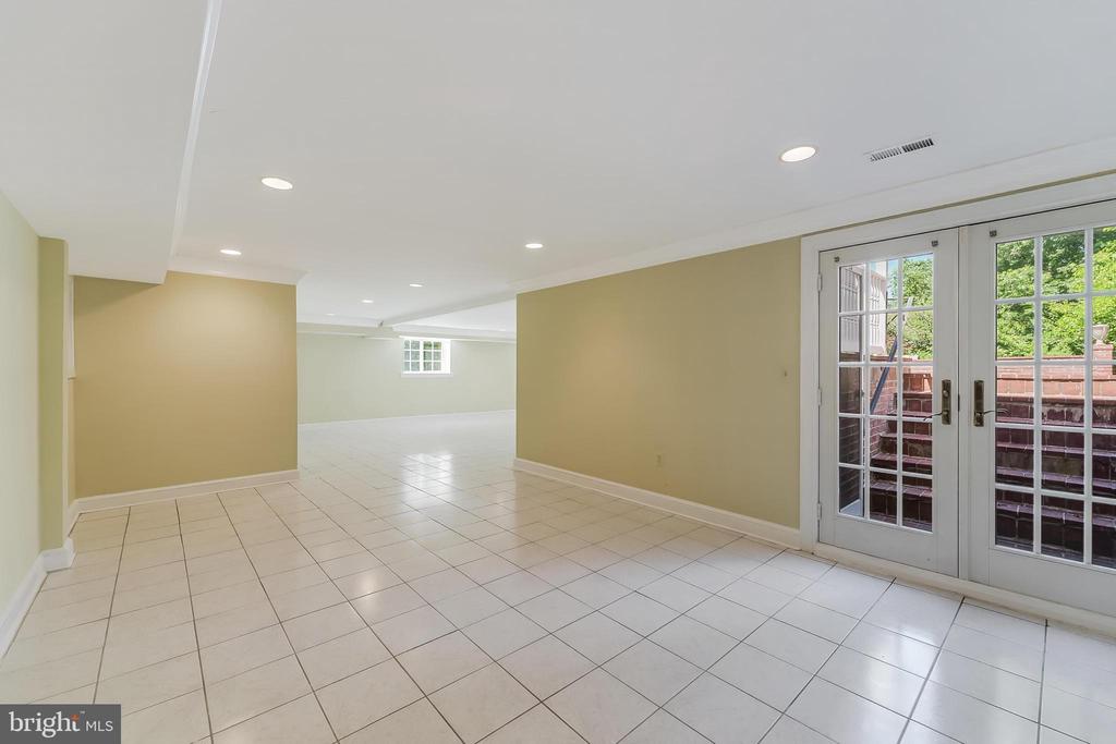 10520 HUNTING CREST LANE