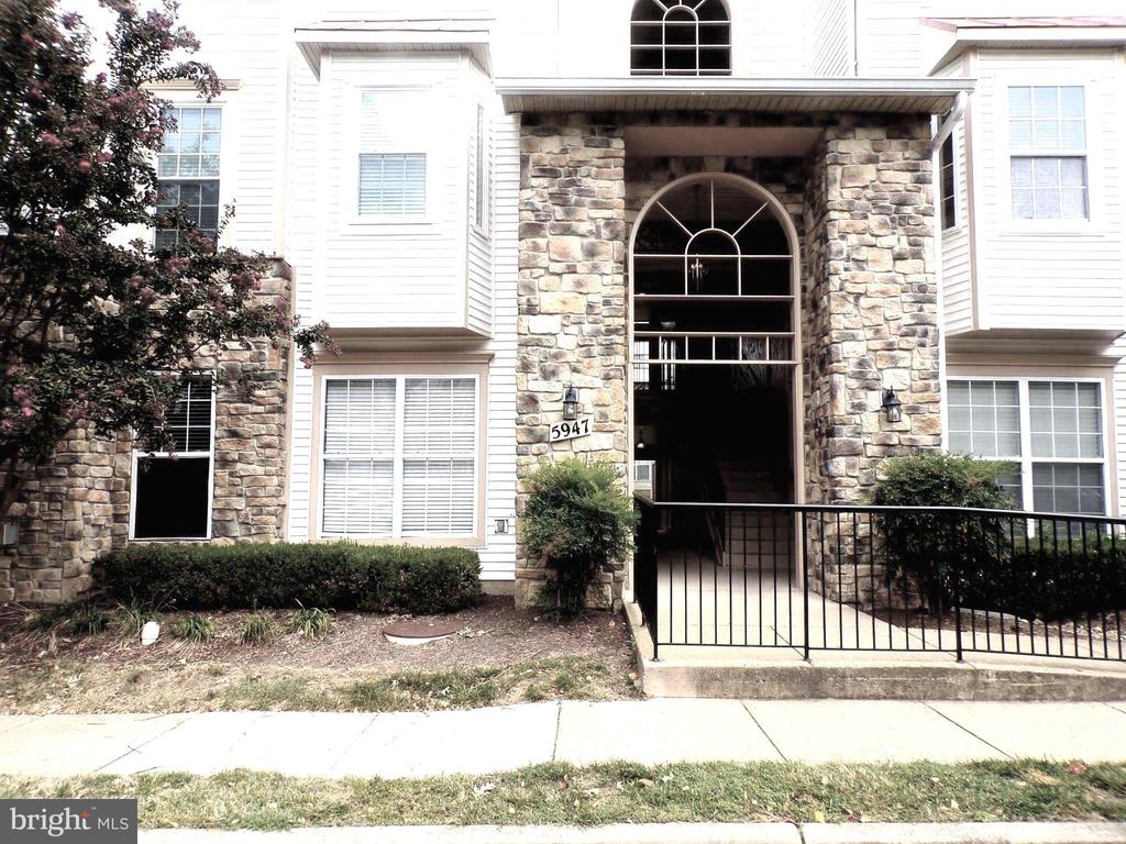 5947 FOUNDERS HILL DRIVE Unit: 302