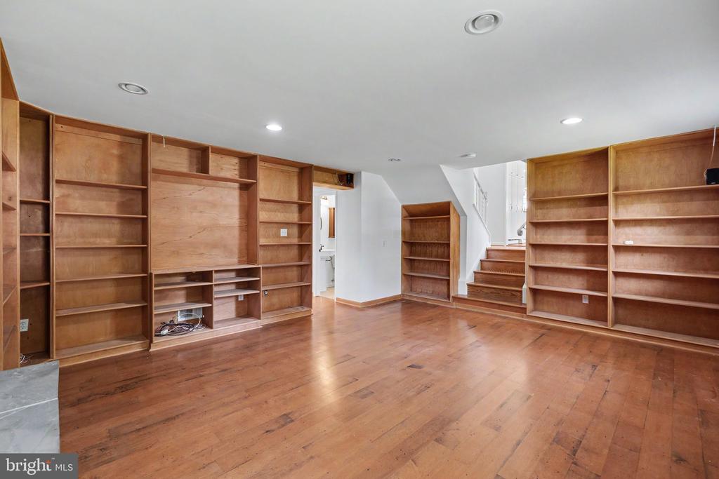 2113 SHERIFF COURT