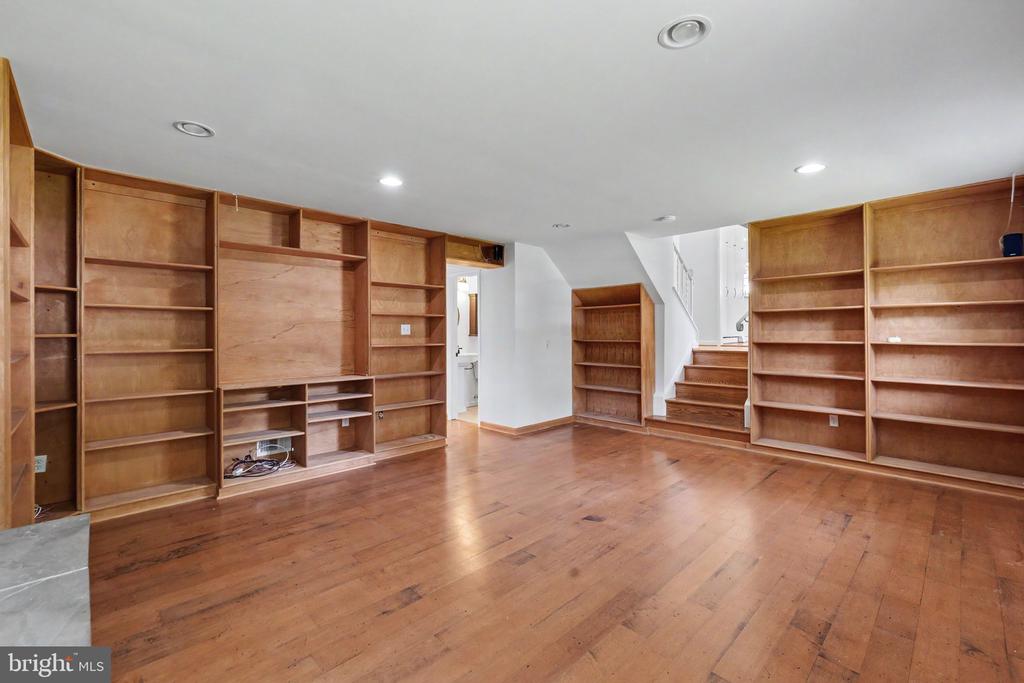 2113 SHERIFF COURT