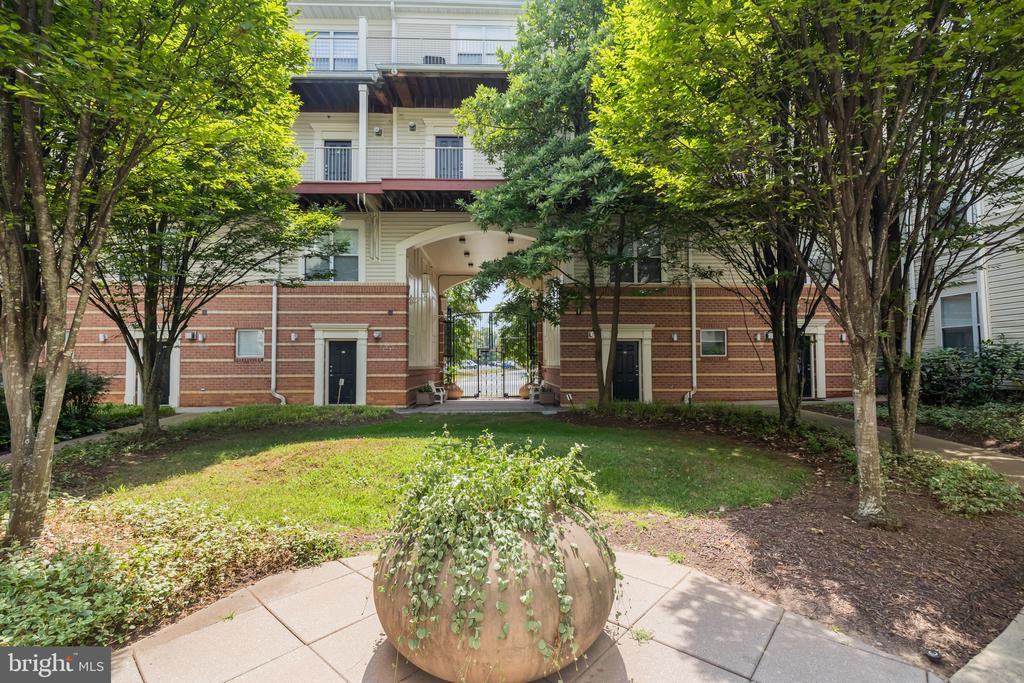 9486 VIRGINIA CENTER BOULEVARD Unit: 218