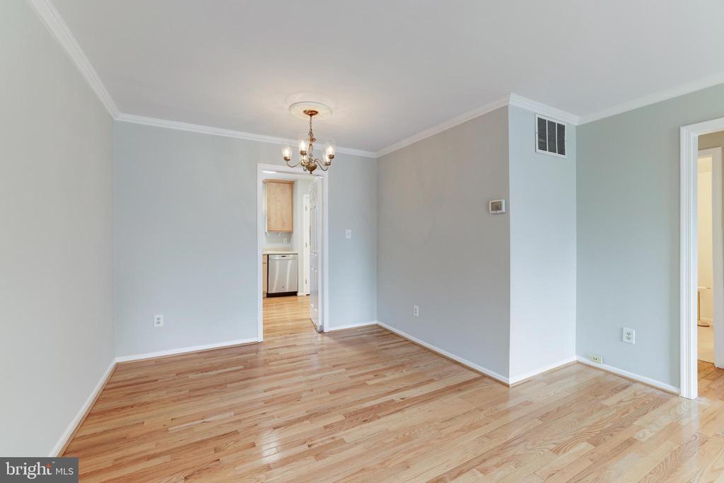 9823 SAINT CLOUD COURT