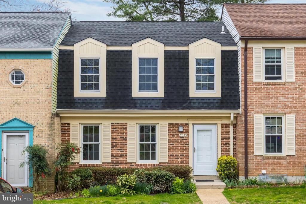 9823 SAINT CLOUD COURT