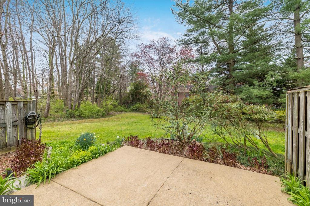 9823 SAINT CLOUD COURT
