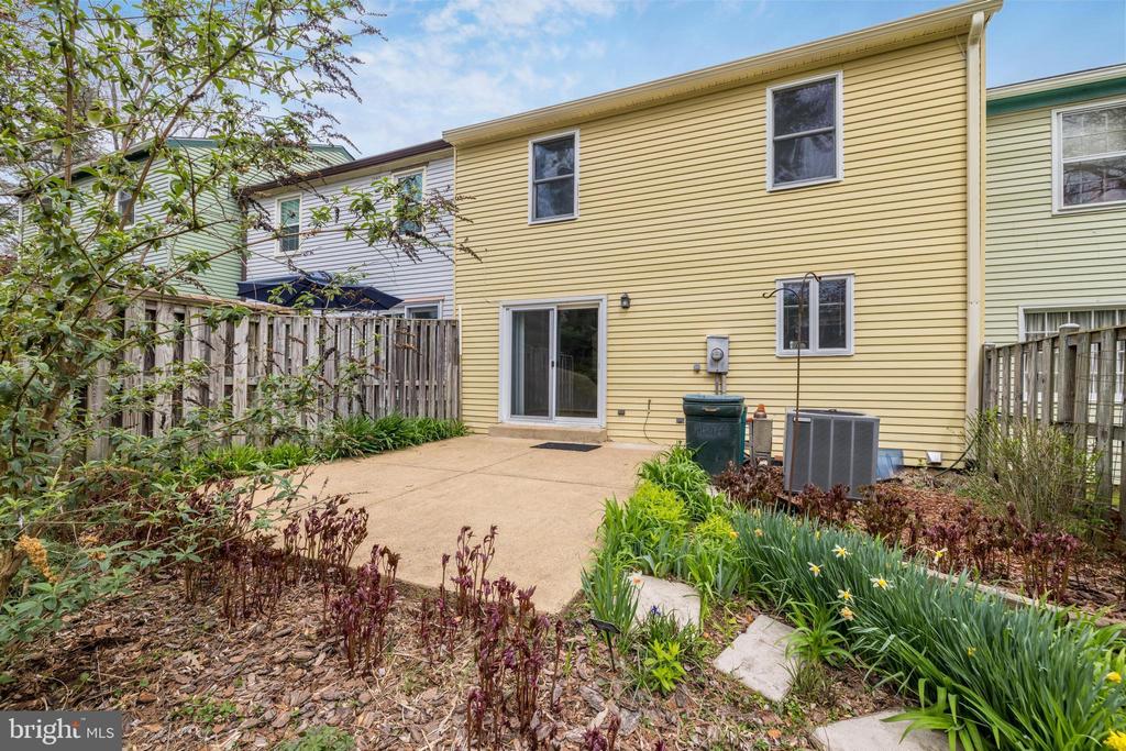9823 SAINT CLOUD COURT