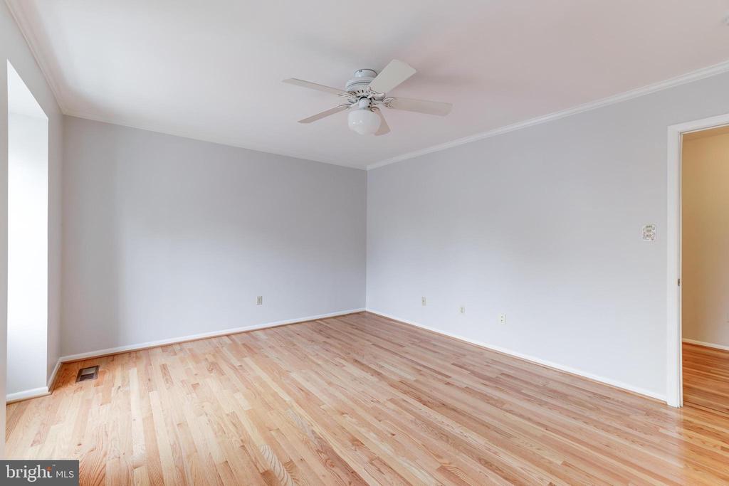 9823 SAINT CLOUD COURT