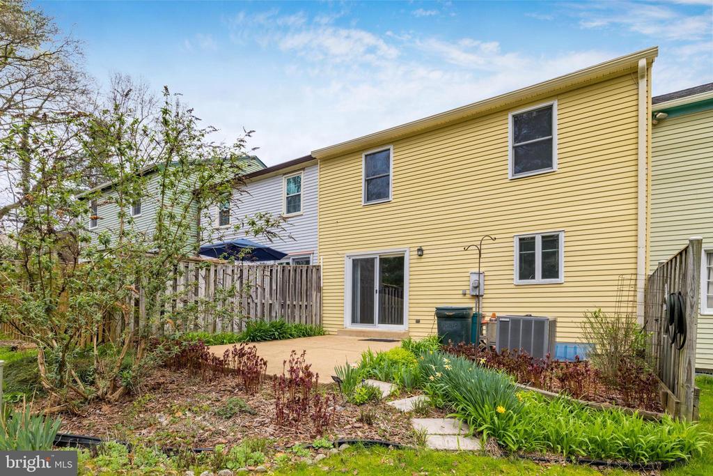 9823 SAINT CLOUD COURT