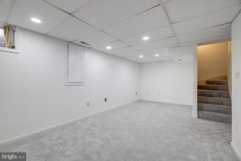 9823 SAINT CLOUD COURT