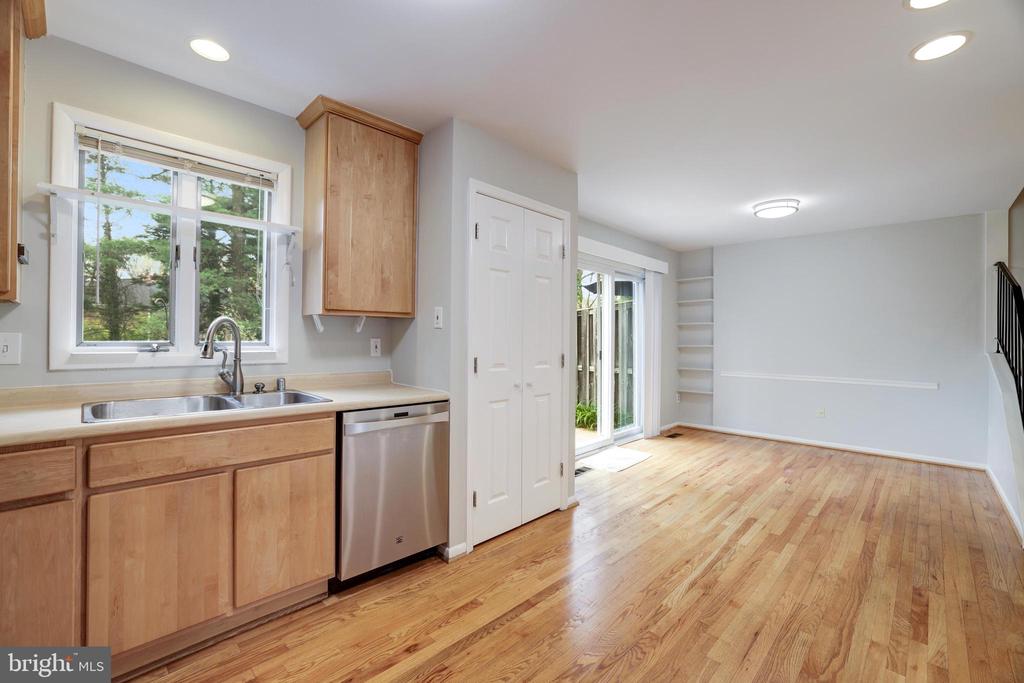 9823 SAINT CLOUD COURT