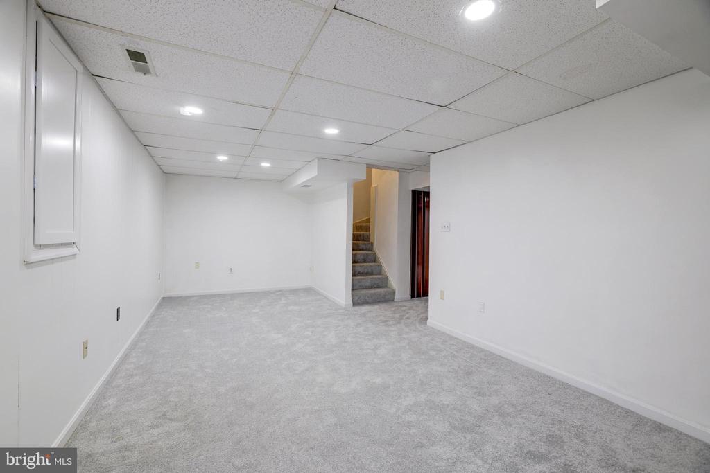 9823 SAINT CLOUD COURT