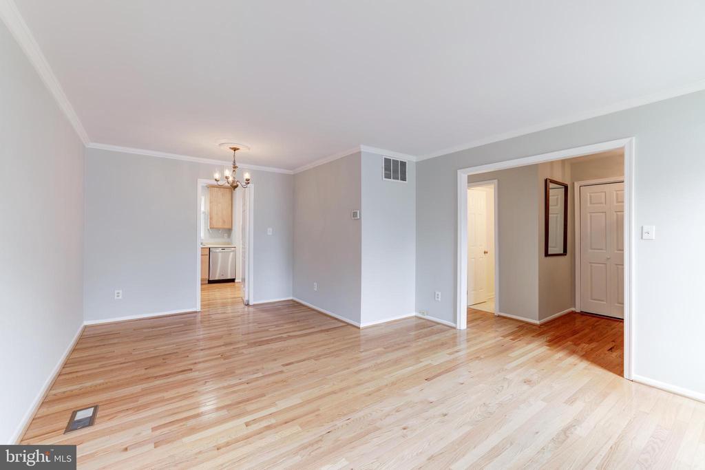 9823 SAINT CLOUD COURT