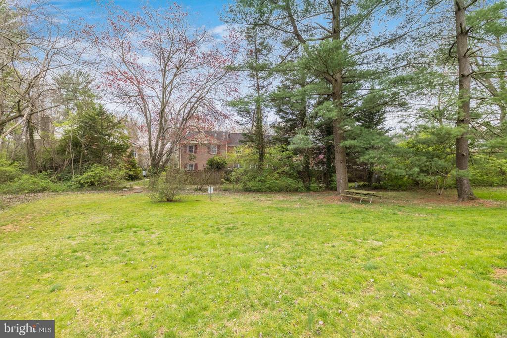 9823 SAINT CLOUD COURT